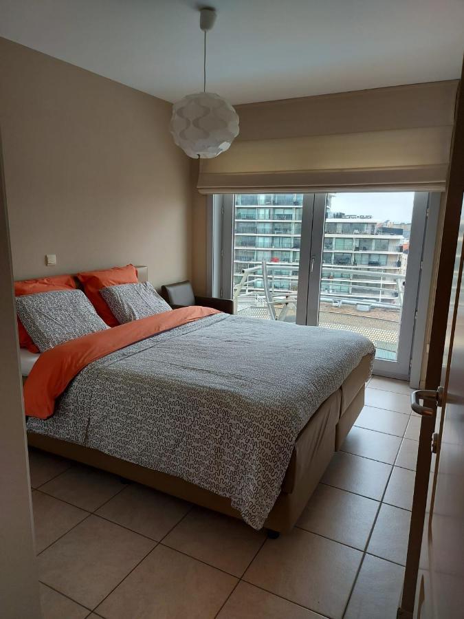 Appartement Met Zeezicht En Verwarmd Zwembad Oostende Eksteriør billede