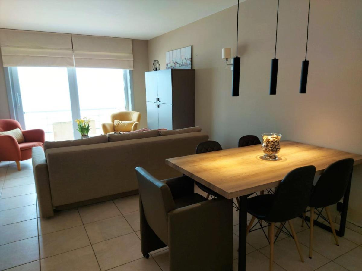 Appartement Met Zeezicht En Verwarmd Zwembad Oostende Eksteriør billede