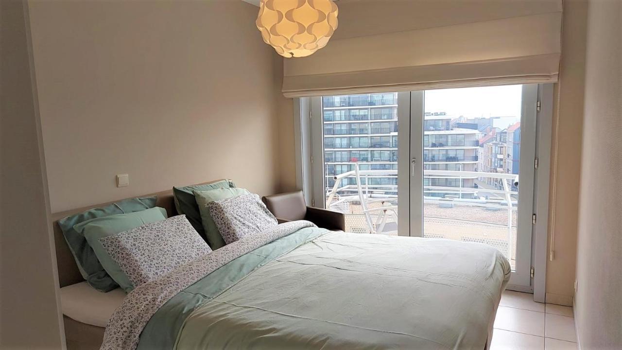Appartement Met Zeezicht En Verwarmd Zwembad Oostende Eksteriør billede