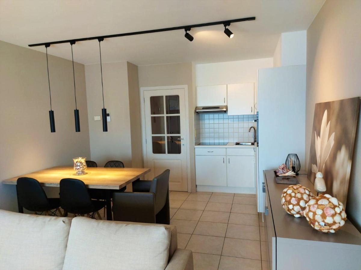 Appartement Met Zeezicht En Verwarmd Zwembad Oostende Eksteriør billede
