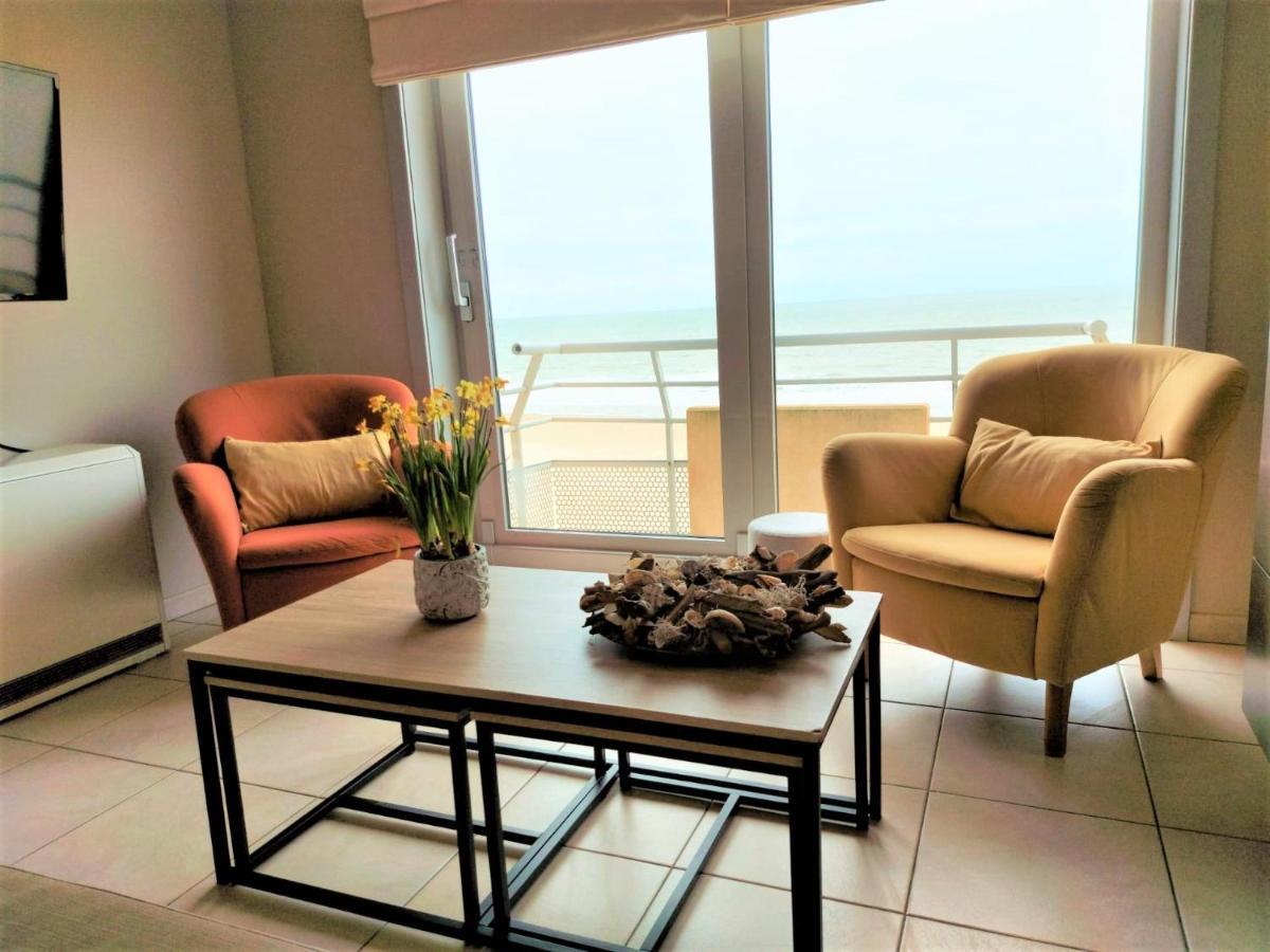 Appartement Met Zeezicht En Verwarmd Zwembad Oostende Eksteriør billede