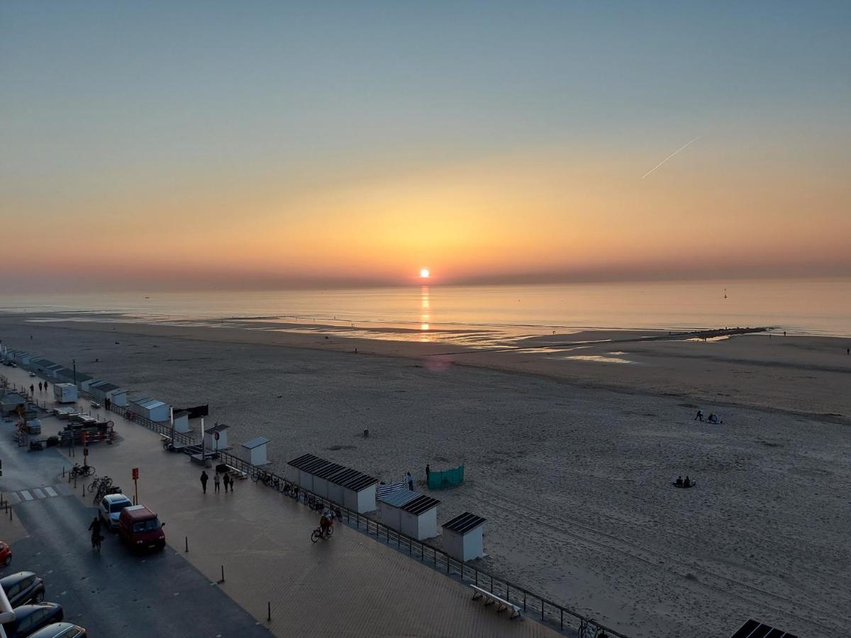 Appartement Met Zeezicht En Verwarmd Zwembad Oostende Eksteriør billede