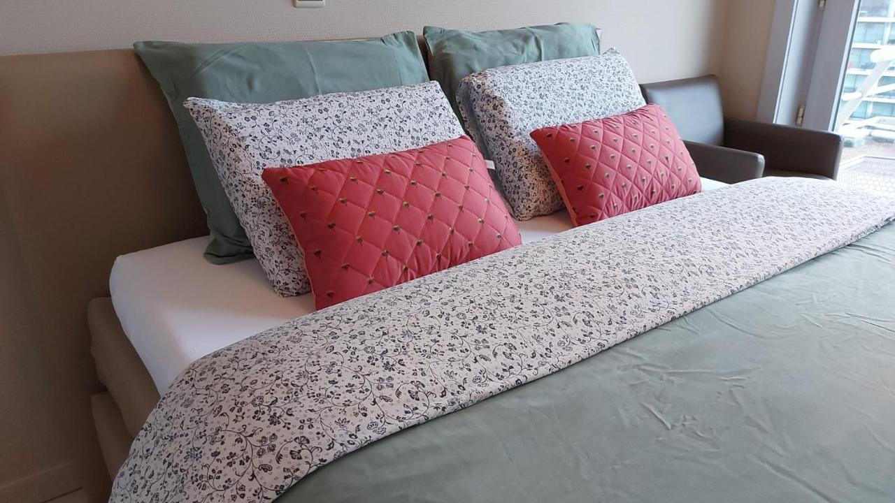 Appartement Met Zeezicht En Verwarmd Zwembad Oostende Eksteriør billede