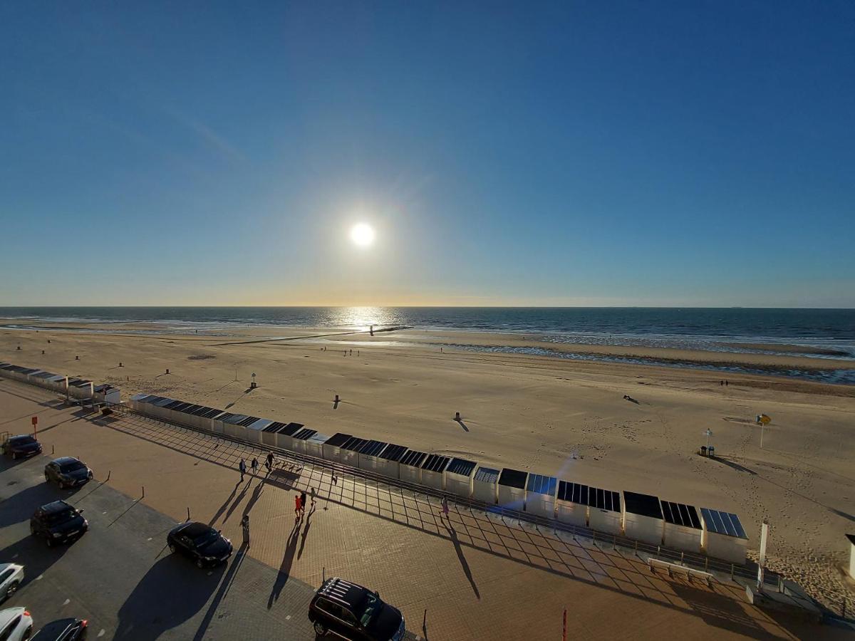 Appartement Met Zeezicht En Verwarmd Zwembad Oostende Eksteriør billede