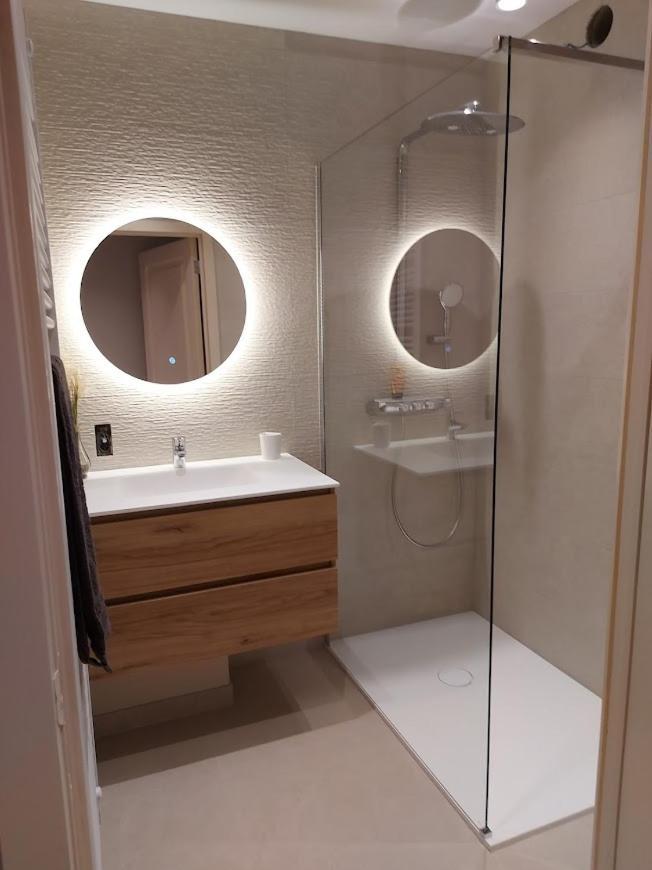 Appartement Met Zeezicht En Verwarmd Zwembad Oostende Eksteriør billede